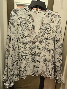 Elegant Floral V-Neck Blouse - White & Black